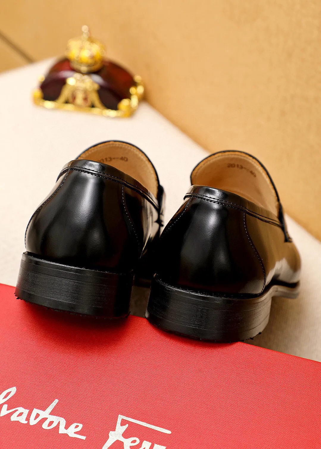Men's shoes 💰460 💐 Product trademark: Ferragamo "Ferragamo" casual leather shoes Regular size: 38-44 (45🉑️customized) Product materials: Selected imported first-layer open-edge beaded calfskin upper + luxury hardware buckle, imported water-dyed cowhide leather lining. Strong three-dimensional visual effect, original combination outsole Color: 2⃣️colors available